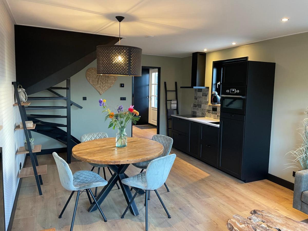 Holiday home De Heerlykheid Wemeldinge: Spacious Beachside Retreat With Private Patio Wemeldinge