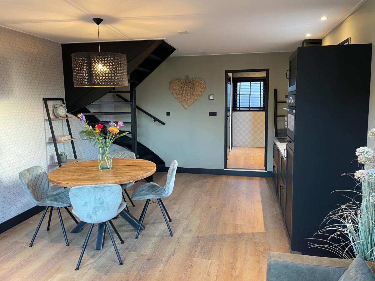 De Heerlykheid Wemeldinge: Spacious Beachside Retreat With Private Patio Wemeldinge